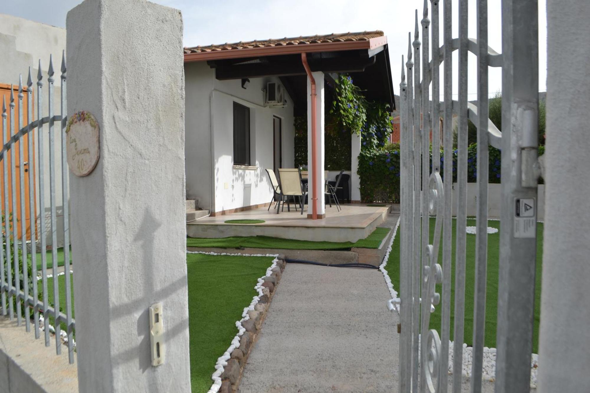 Casa Giovanna San Giovanni Suèrgiu エクステリア 写真